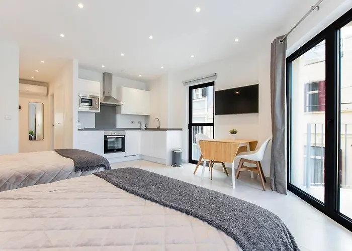 The Residence City Centre - Modern Family Apartment With Rooftop Pool & Terrace - Children Stay For Free